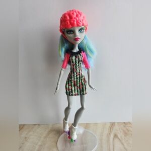 Monster High Roller Maze Ghoulia Yelps